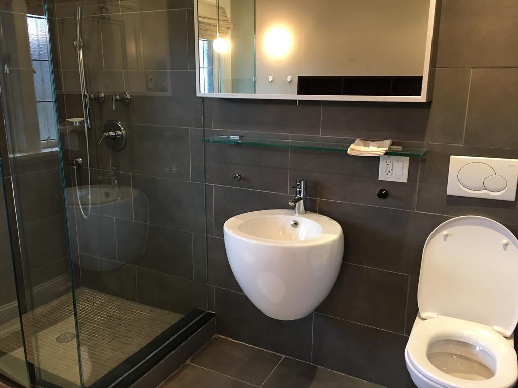 ホテルAngus House バンクーバー エクステリア 写真